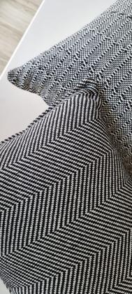 Imagem de Almofada Retangular Tear Preta Ziguezague 45x30