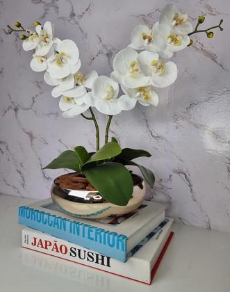 Imagem de Arranjo Com 2 Orquídeas Branca Vaso Dourado 22cm