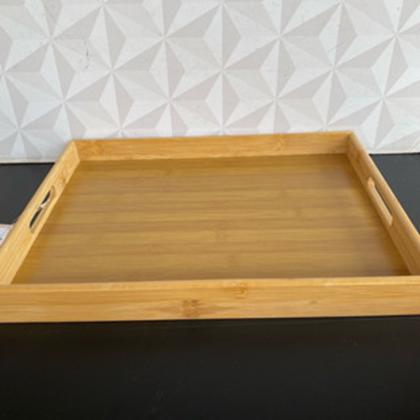 Imagem de Bandeja de madeira retangular com alça grande 40cm para cozinha servir ou cantinho do café