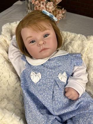 Imagem de Bebê reborn sindrome de down menina com macacão