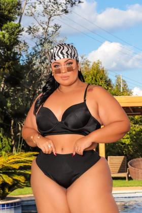 Imagem de Biquini em tecido trabalhado e detalhe de corrente nas alças