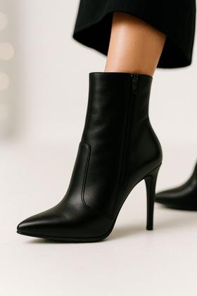 Imagem de Bota Feminina Bico Fino Preta Salto Agulha Alto  Elegância, Poder e Estilo