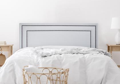 Imagem de Cabeceira Queen Reta Luxo Dupla 160x60 Sintético Branco + Tachas Fumê