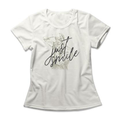 Imagem de Camiseta Feminina Just Smile Studio Geek