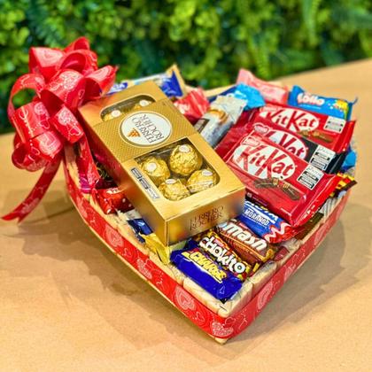 Imagem de Cesta De Chocolate Formato Coração Com Lindo Laço Presente