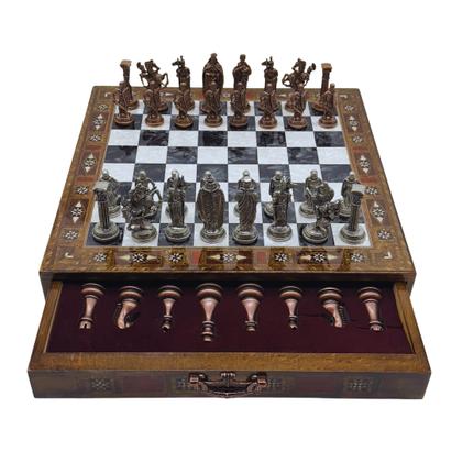 Imagem de Conjunto de xadrez INTERIART 38x38x8 cm com peças de metal do exército britânico