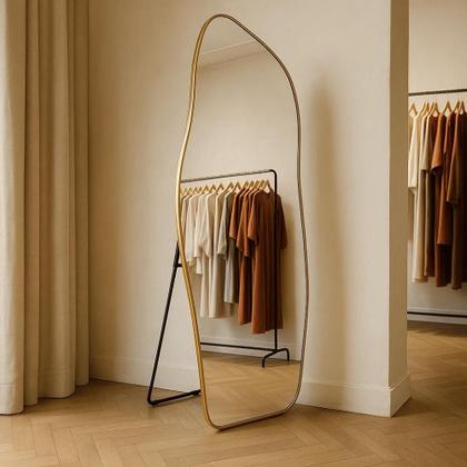 Imagem de Espelho Grande Corpo Inteiro com Moldura Metal Orgânico 170x70cm com Suporte de Chão