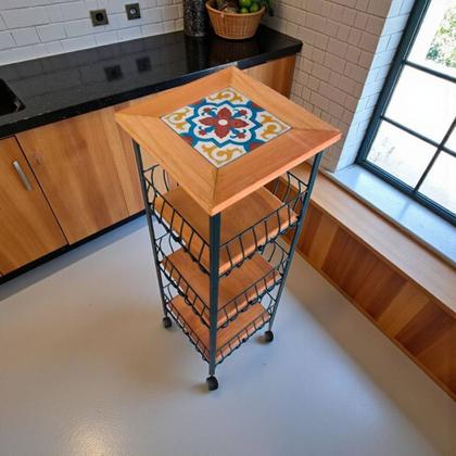 Imagem de Fruteira de Madeira Rústica 3 Andares com Ladrilho Hidraúlico e Rodinhas