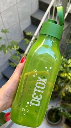 Imagem de Garrafa Detox um litro Tupperware original