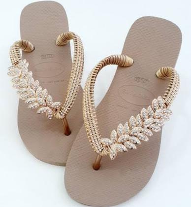 Imagem de  havaianas personalizado com folhagem