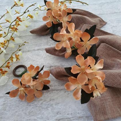 Imagem de Kit mesa posta argola anel Porta Guardanapo flor palha 8 un