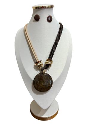 Imagem de Maxi colar feminino com corda e resina elegante presente