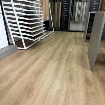 Imagem de Piso Laminado Quick Step Smart Novo Carvalho Everest QSSM0314 Cx 2,51m² Novo Carvalho Everest