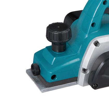 Imagem de Plaina Elétrica Profissional Makita 580W, 82mm, 16000 RPM  KIT com Facas e Afiador M1902B