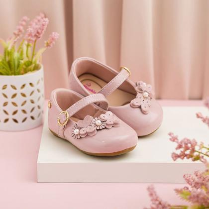 Imagem de Sapatilha Bebê Menina Pinokio Verniz Com Flores, Pérolas E Borboletas - Festa E Batizado